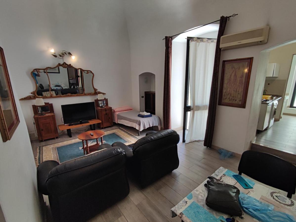 Very Central Apartment, By Shops, Bars, Restaurants Bari Exterior foto